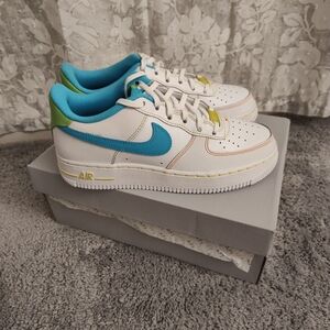 ***SOLD***Nike Youth Air Force 1 Lv8 Size 5.5